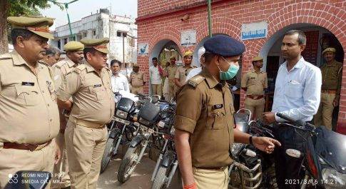 महराजगंज पुलिस ने तीन शातिर चोरो से 14 अदद चोरी की मोटर साइकिल की बरामदगी के साथ गिरफ्तार कर भेजा जेल