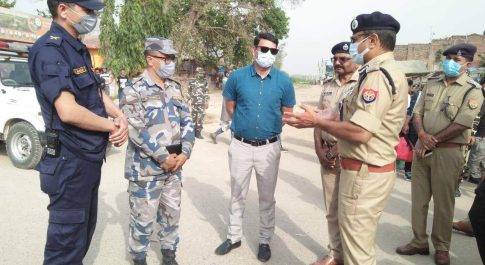 अपर पुलिस महानिदेशक गोरखपुर मंडल ने नेपाल सीमा बार्डर स्थित थाना सोनौली, ठूठीबारी,निचलौल के बार्डर क्षेत्र का किया भ्रमण