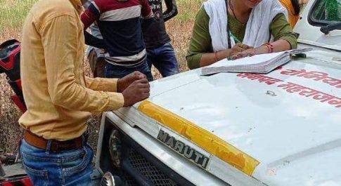 महराजगंज। महिला एंटी रोमियो टीम द्वारा की गई कार्यवाही