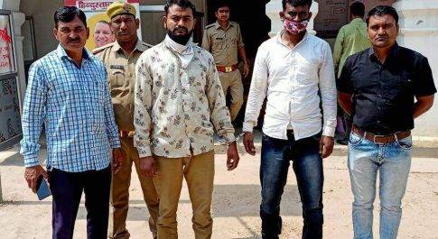 फरेंदा। पुरन्दरपुर पुलिस द्वारा 02 वांछित अभियुक्तों को किया गया गिरफ्तार