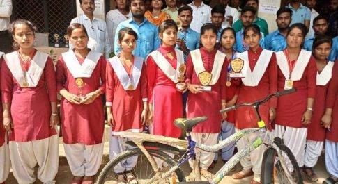 बृजमनगंज। प्रतिभा सम्मान समारोह में छात्र छात्राओं को किया गया सम्मानित