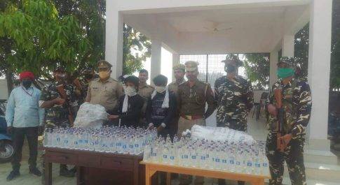 कोल्हुई पुलिस व एसएसबी की संयुक्त टीम द्वारा 440 शीशी नेपाली शराब के साथ 02 नफर अभियुक्तों को किया गया गिरफ्तार
