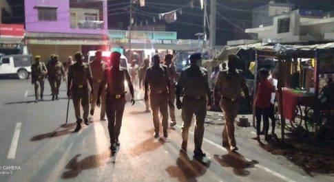 नवागत क्षेत्राधिकारी के नेतृत्व में बृजमनगंज पुलिस ने फ्लैग मार्च कर दिलाया सुरक्षा का एहसास