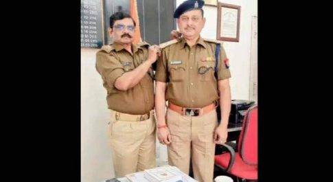 महाराजगंज। श्यामदेउरवा थाना प्रभारी विजय राज सिंह बने पुलिस उपाधीक्षक (डीएसपी), एसपी ने स्टार लगाकर दी शुभकामनाएं