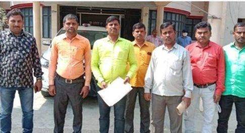 महाराजगंज। डीपीआरओ की मनमानी से सफाई कर्मियों में आक्रोश, डीएम को मिलकर बताइए अपनी ये पीड़ा