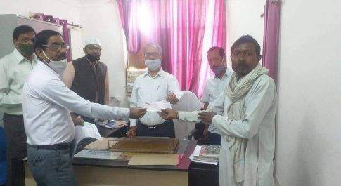 न्यायालय के प्रयास से विद्युत आघात पीड़ित के परिजन को प्राप्त हुआ पाॅच लाख रूपये क्षतिपूर्ति चेक