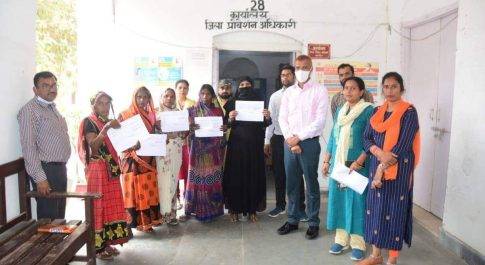 मिशन शक्ति अभियान अन्तर्गत 08 महिलाओं को वितरित किये स्वामित्व अभिलेख