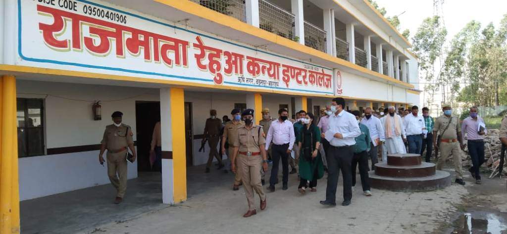 डीएम व एसपी ने किया मतदान केन्द्रों का निरीक्षण, मतगणना स्थल व स्ट्रांगरूम का भी लिया जायज़ा