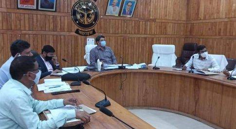 डीएम की अध्यक्षता में सम्पन्न हुई राजस्व कार्यो की समीक्षा बैठक