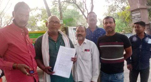 फरेंदा में सभासदों ने नगर पंचायत में विकास के नाम पर भ्रष्टाचार का लगाया आरोप