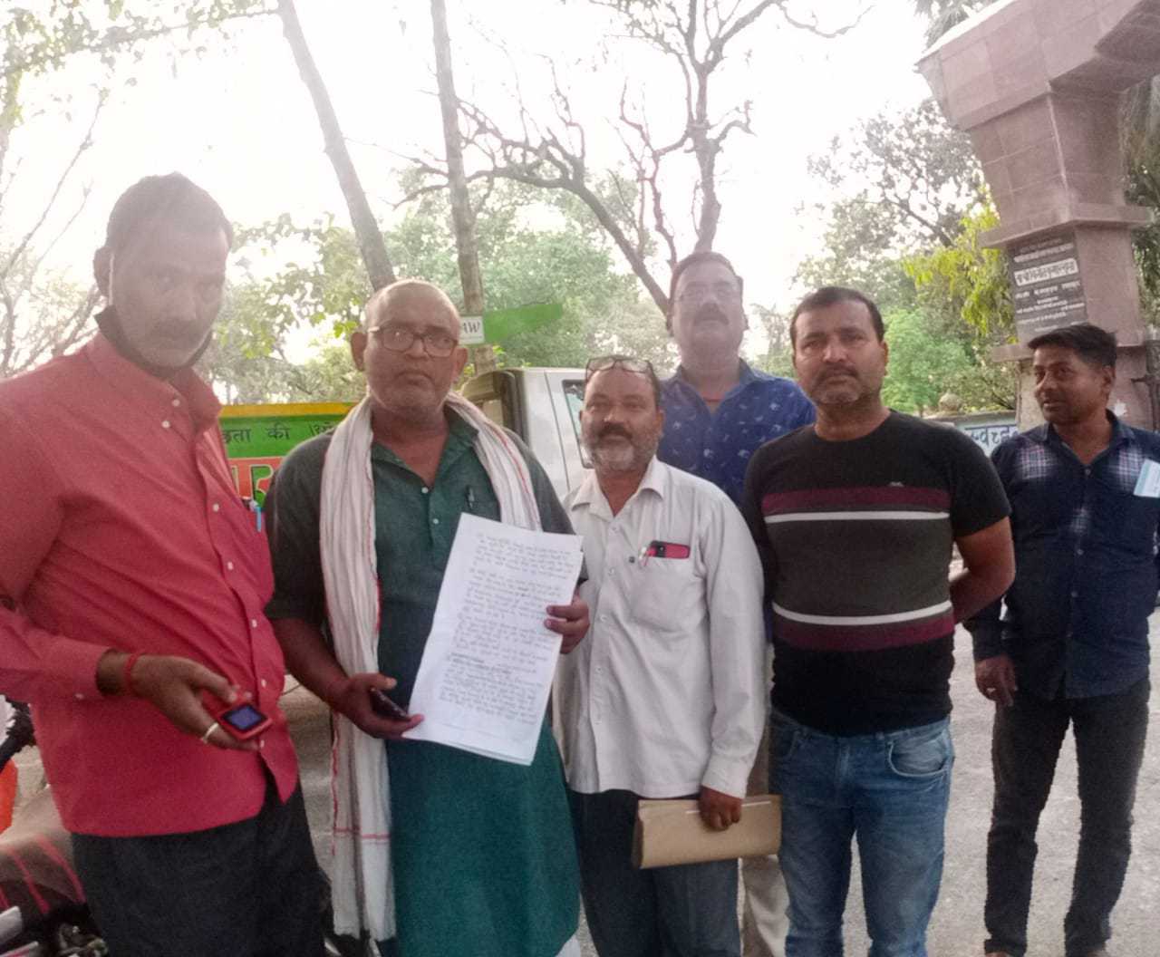 फरेंदा में सभासदों ने नगर पंचायत में विकास के नाम पर भ्रष्टाचार का लगाया आरोप