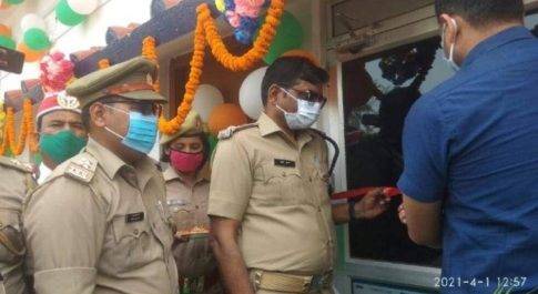 सोनौली पुलिस चौकी के आधुनिक कार्यालय का डीएम एसपी ने किया उदघाटन