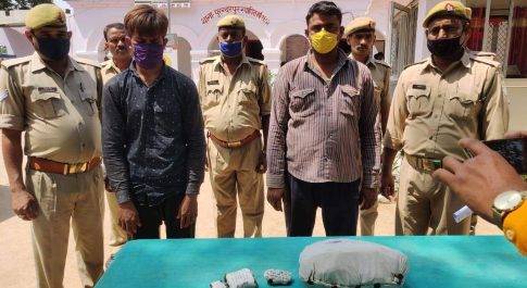 पुरन्दरपुर पुलिस द्वारा 1.5 कि0ग्रा0 चरस व 118 ग्राम स्मैक सहित 02 नफर अभियुक्तों को किया गया गिरफ्तार