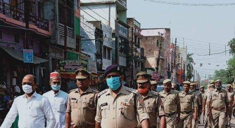 फरेंदा व बृजमनगंज शांति व्यवस्था बनाए रखने के लिए क्षेत्राधिकारी फरेंदा व उपजिलाधिकारी फरेंदा ने किया कस्बे में पैदल मार्च