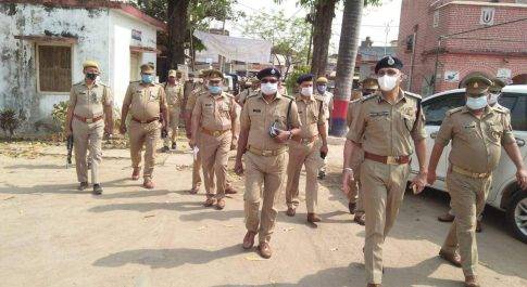 त्रिस्तरीय पंचायत चुनाव के दृष्टिगत पुलिस उपमहानिरीक्षक ने किया महाराजगंज का दौरा