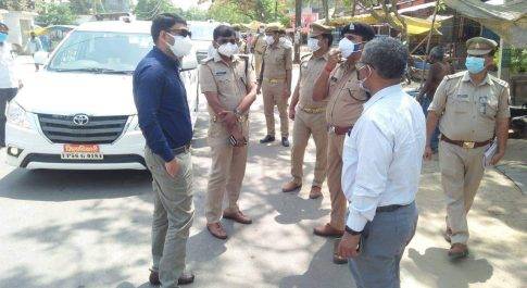 जिलाधिकारी व पुलिस अधीक्षक महोदय महराजगजं ने लाकडाउन की व्यवस्था का लिया गया जायजा