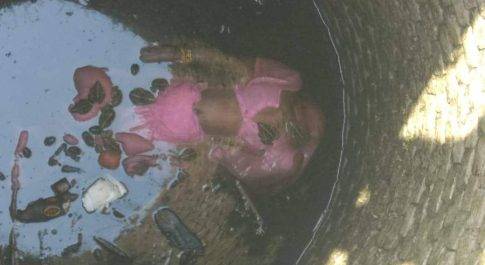 बृजमनगंज। 52 वर्षीय महिला की कुएं में मिली लाश गांव में दहशत का माहौल