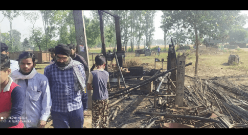 स्टील वर्कशॉप मे लगी शॉर्ट सर्किट की वजह से आग।