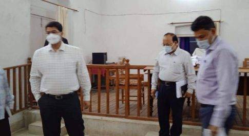 ज़िला पंचायत सदस्य पद के नामांकन स्थल का डीएम ने किया निरीक्षण