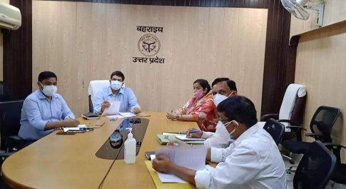 ग्राम पंचायत बरदहाकलां की ग्राम प्रधान सुश्री स्वप्निल से रू-ब-रू हुए मुख्यमंत्री योगी आदित्यनाथ