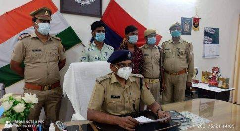 फरेन्दा पुलिस द्वारा हत्या के प्रयास मे वांछित दो नफर अभियुक्तों को अवैध असलहे के साथ किया गया गिरफ्तार ।