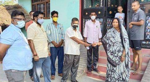 मृतक आश्रितों को मिले मदद नवनिर्वाचित प्रधान ने दिलाई सहायता