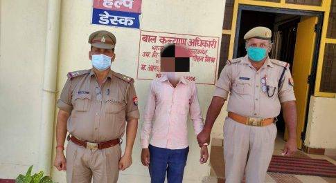 निचलौल पुलिस ने दुष्कर्म के वांछित अभियुक्त को किया गिरफ्तार ।