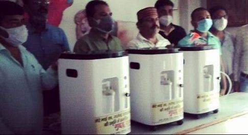 नौतनवा। कोरोना की जंग में कोरोना मरीज की जिन्दगी बचाने में ऑक्सीजन कंसंट्रेटर मशीन बरदान साबित होगा:गुड्डू खान