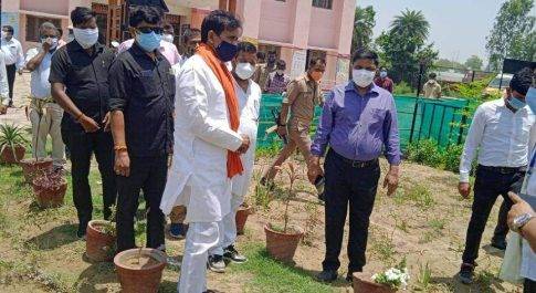 प्रभारी मंत्री अनिल राजभर ने कैसरगंज में स्थापित कोविड चिकित्सालय का किया निरीक्षण