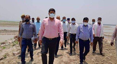 बेलहा बेहरौली तटबन्ध की सतर्क निगरानी की जायः जिलाधिकारी