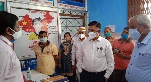 पुराना महिला चिकित्सालय का डीएम ने किया निरीक्षण