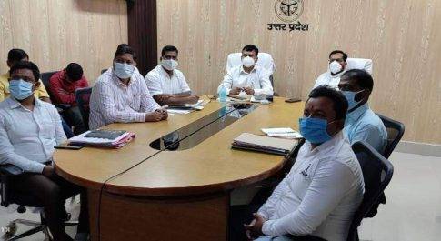 स्वरोजगारपरक योजनाओं में 07 लाभार्थियों को प्रदान किये गये चेक