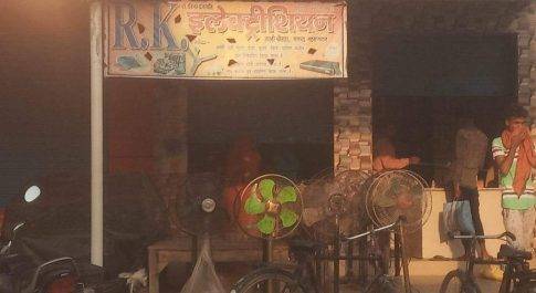 चोरों के हौसले पुरंदरपुर ताल्ही मे इलेक्ट्रॉनिक दुकान पर किया हाथ साफ