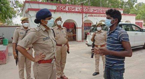 एक बाइक ,17 साइकिल व 39 बोरी में बेशकीमती जड़ीबूटी सहित 1 तस्कर गिरफ्तार एसपी सुजाता सिंह ने किया रुपईडीहा थाने का दौरा गिरफ्तार अभियुक्त से की पूछताछ