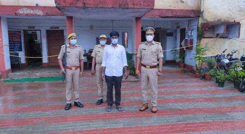 40 किलो ग्राम ताजा मांस मय 1 अदद चाकू मय एक अदद स्कूटी टी0वी0एस0 जुपिटर वाहन संख्या UP 40AR 0728 के साथ एक अभियुक्त गिरफ्तार