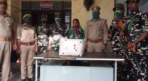 सोनौली व एसएसबी की संयुक्त टीम द्वारा प्रतिबंधित नशीली दवाओं (मादक पदार्थ) के साथ अभियुक्ता को किया गिरफ्तार