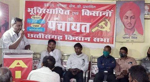 भूविस्थापित और खनन प्रभावित किसानों की पंचायत में केंद्र सरकार की पुनर्वास नीति लागू करने की मांग : काबिज जमीन की वापसी के लिए करेंगे संघर्ष
