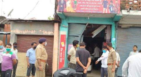रविवार को हुए सिलेंडर विस्फोट में परिवार के पिता पुत्र सहित तीन लोगों ने दम तोड़ा कस्बे में मातम का माहौल