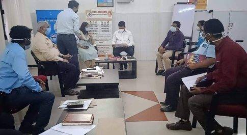 डीएम ने की कोविड टीकाकरण, सैम्पलिंग, आयुष्मान गोल्डेन कार्ड के प्रगति की समीक्षा
