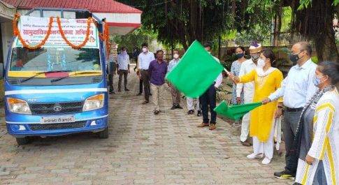 सीडीओ ने टीकाकरण जागरूकता वाहन को झण्डी दिखाकर किया रवाना