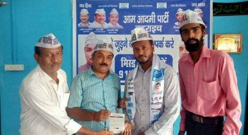 दिल्ली सरकार के जनहित में हुए कार्यों से प्रभावित होकर रजत चौरसिया ने थामा आप का दामन