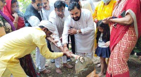 विधायक निधि से जिम निर्माण की घोषणा, भूमि पूजन के साथ राशन कार्ड वितरण भी, पंकज शर्मा ने खम्हारडीह कॉलोनी को बताया ‘लघु भारत’