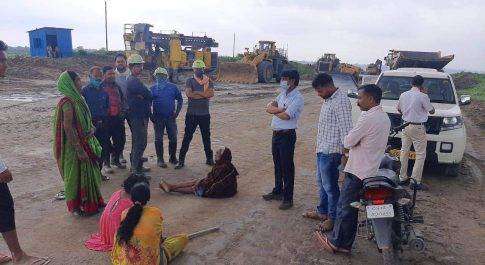पुराने प्रकरण के लंबित रोजगार की मांग को लेकर भूविस्थापितों ने रोका काम, माकपा और किसान सभा ने दिया समर्थन