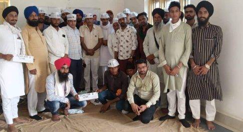 2 दर्जन से अधिक लोगों ने ग्रहण की AAP सदस्यता
