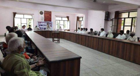 बेटियों को अभिशाप नहीं अभिमान के रूप में समझे : सचिव