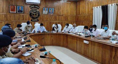 टीम भावना के साथ सकुशल सम्पन्न कराये ब्लाक प्रमुख निर्वाचन प्रकिया, डीएम व एसपी ने अधिकारियों के साथ की बैठक