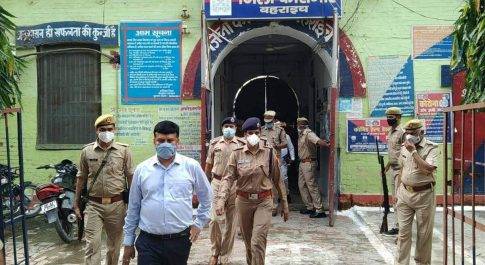 डीएम व एसपी ने जिला कारागार का किया निरीक्षण