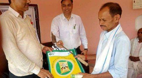 आई पी एल चीनी मिल के प्रबंधक ने किसानों को सुझाये फसल उत्पादन बढ़ाने के उपाय