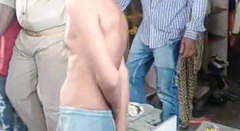 बृजमनगंज।प्यार में पागल प्रेमी पहुंचा प्रेमिका के घर ग्रामीणों ने की धुनाई