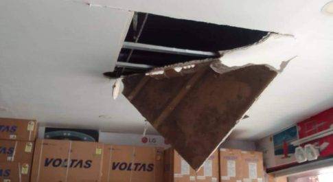 जनपद में चोरों के हौसले बुलंद है एक अलमारी की दुकान में बोला धाबा